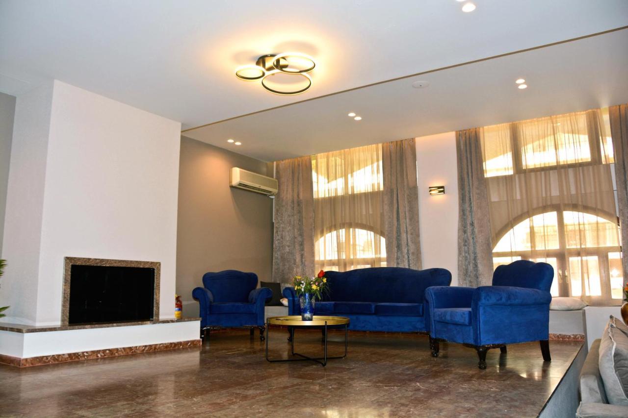 Hotel Marily ปีร์กอส ภายนอก รูปภาพ