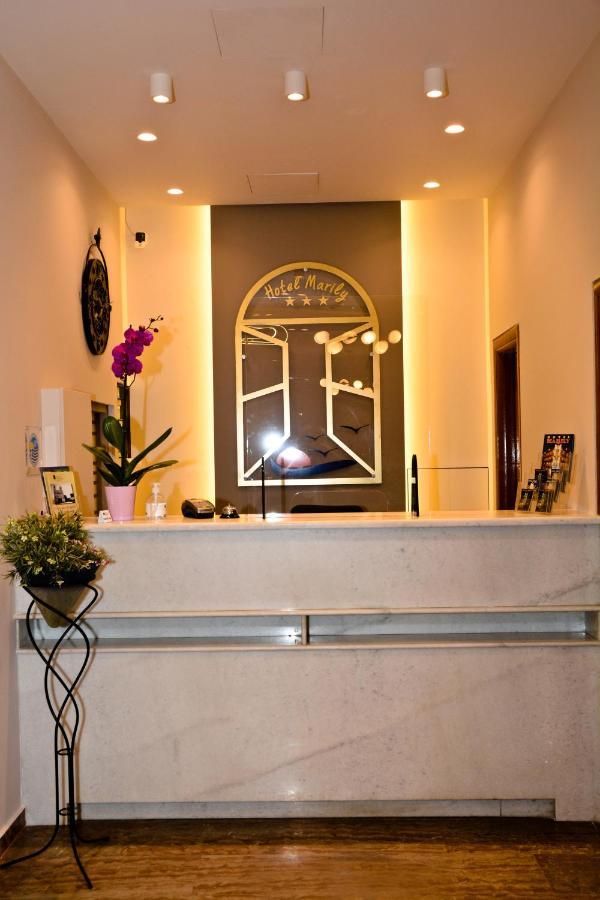 Hotel Marily ปีร์กอส ภายนอก รูปภาพ