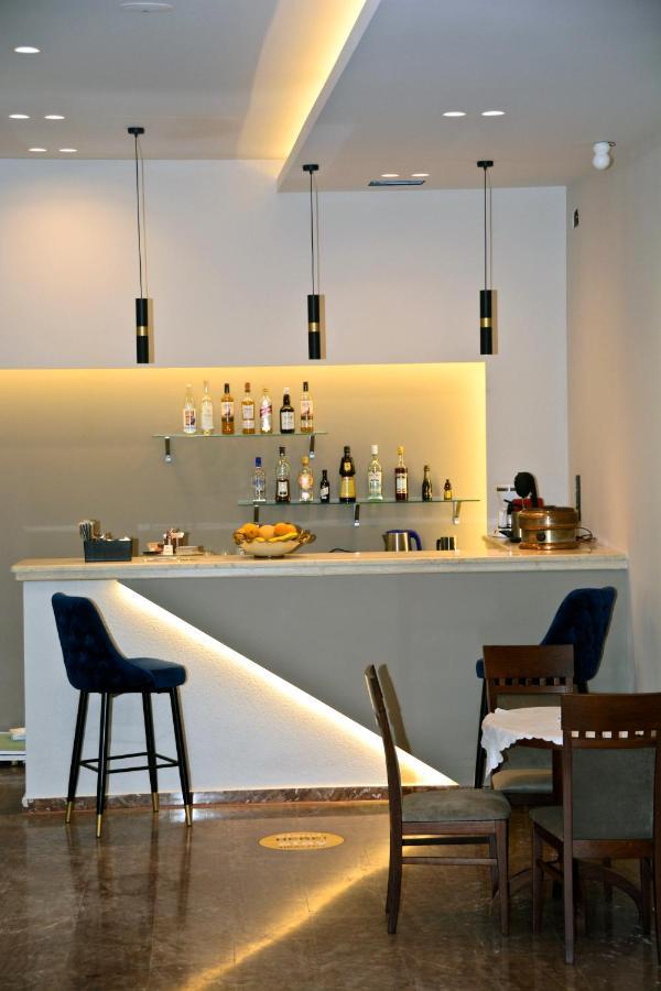 Hotel Marily ปีร์กอส ภายนอก รูปภาพ