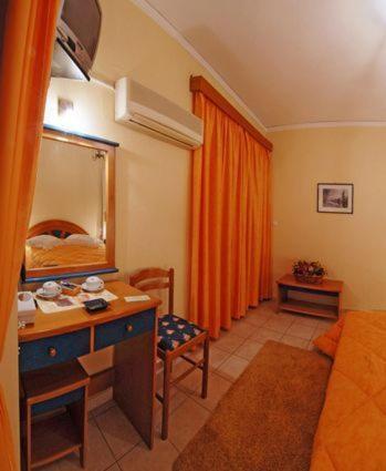 Hotel Marily ปีร์กอส ภายนอก รูปภาพ
